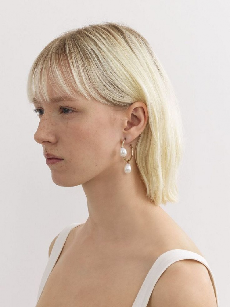 Pearl Chloe Darcey Hoop Earrings | CHE-SR14442